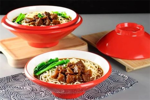 麦面条酸辣粉大碗牛肉面 麦面条酸辣粉大碗牛肉面