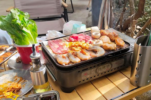 废墟里烤肉 废墟里烤肉