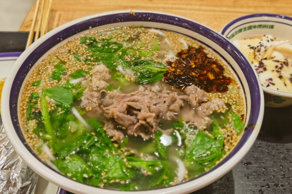热腾腾·鲜烫牛肉米线