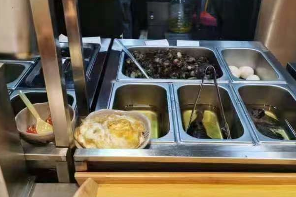 土阿婆乌鸡米线