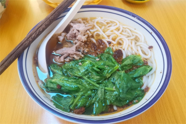 阿食云南生烫牛肉米线 阿食云南生烫牛肉米线