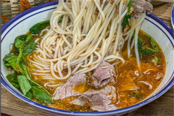 阿食云南生烫牛肉米线 阿食云南生烫牛肉米线