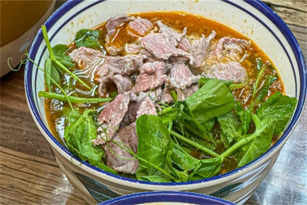 阿食云南生烫牛肉米线 阿食云南生烫牛肉米线