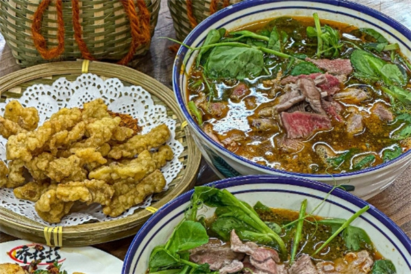 阿食云南生烫牛肉米线 阿食云南生烫牛肉米线