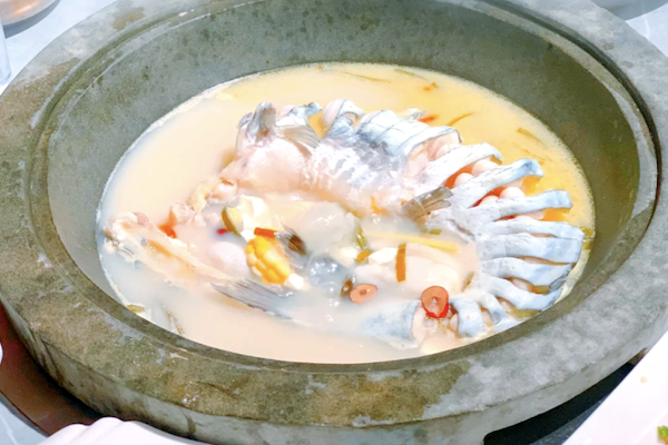 川胖子天然石锅鱼