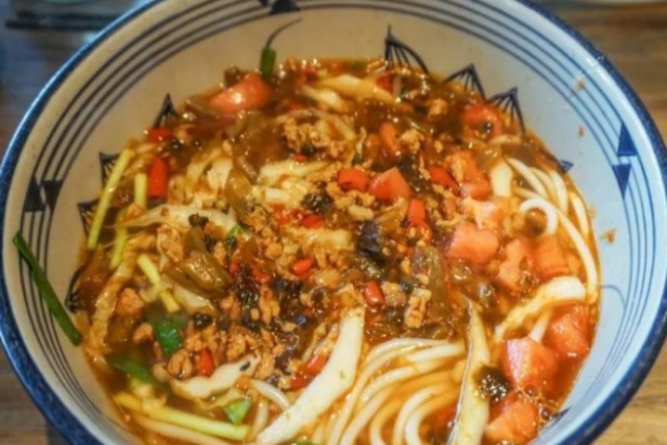 橙小诺东北米线
