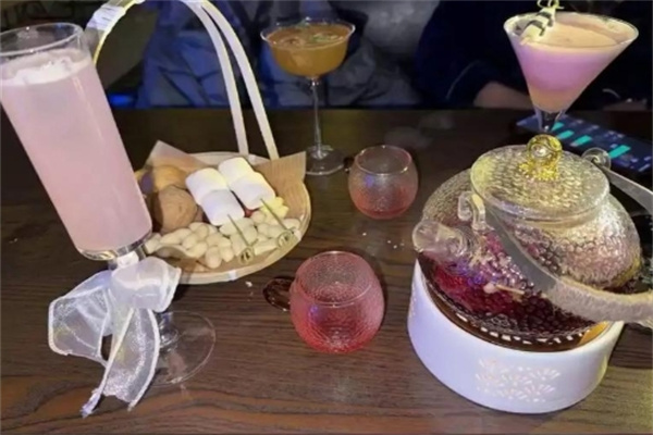 杭桃里云朵茶酒