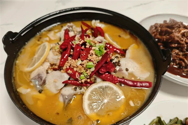 牛骨遇上酸菜鱼 牛骨遇上酸菜鱼
