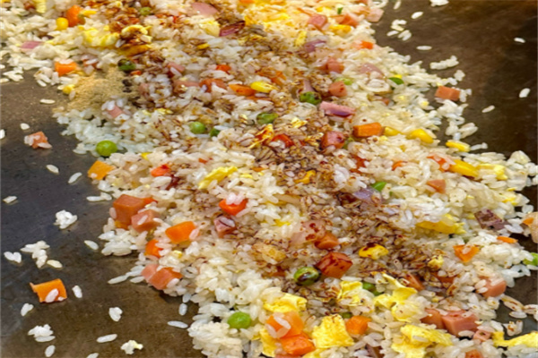 太火了木桶铁板炒饭 太火了木桶铁板炒饭
