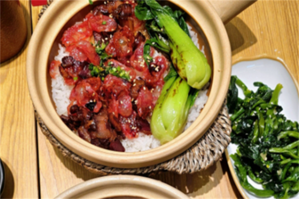 名湘煲仔饭