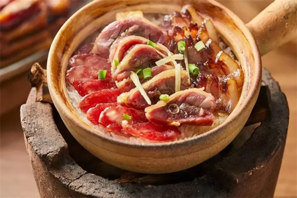 煌厨煲仔饭 煌厨煲仔饭