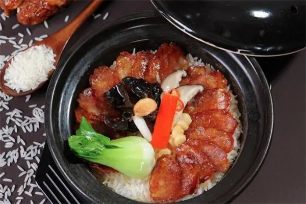 张府园煲仔饭