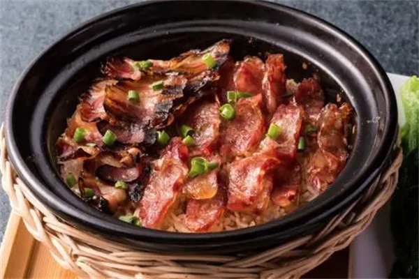 七彩煲仔饭