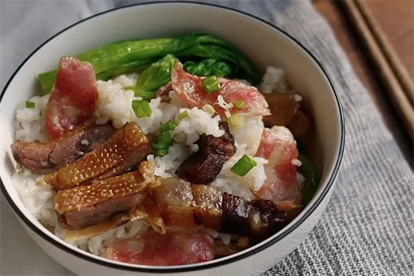 叫了个煲仔饭