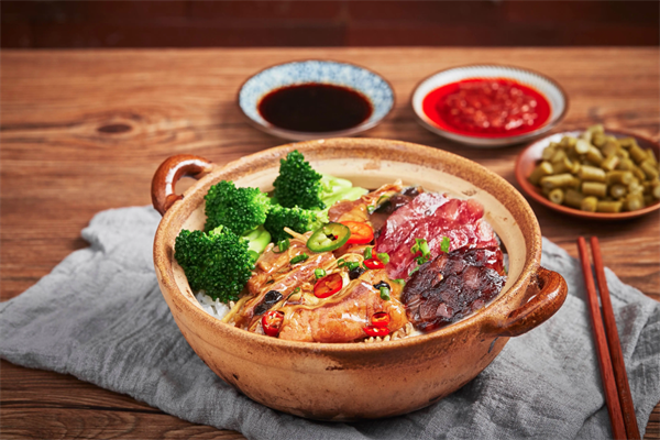 蒸爱煲仔饭