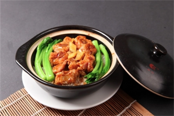 波仔煲仔饭 波仔煲仔饭
