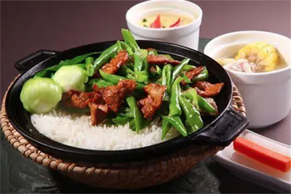 锅巴香香煲仔饭