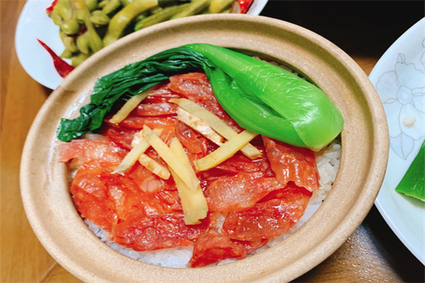 强记煲仔饭