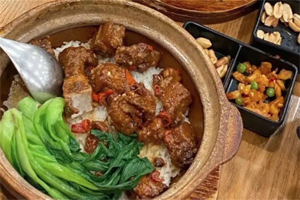 阿牛煲仔饭