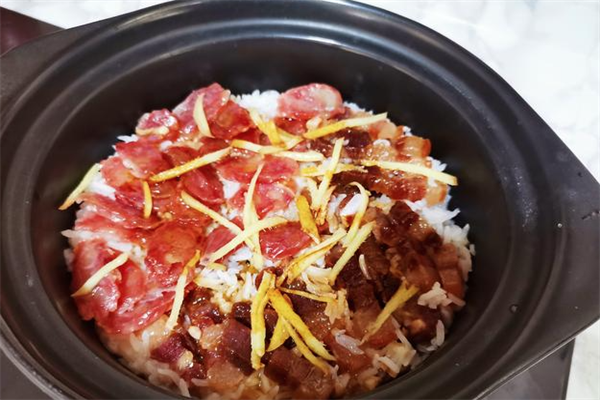 波仔煲仔饭 波仔煲仔饭