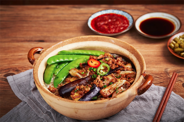 众品煲仔饭 众品煲仔饭