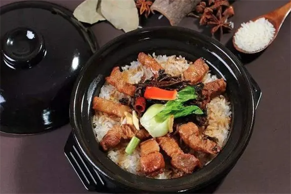 幸运村口口香煲仔饭