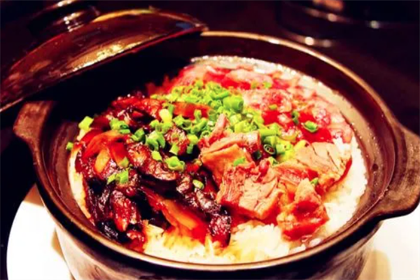 品芳煲仔饭
