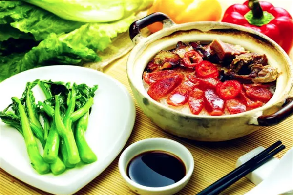 味嘉香煲仔饭