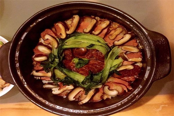 云龙煲仔饭
