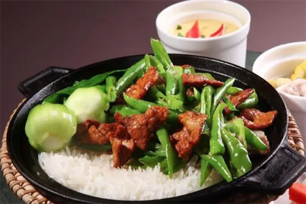 鲍香煲仔饭