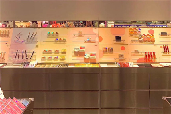 色彩化妆品店