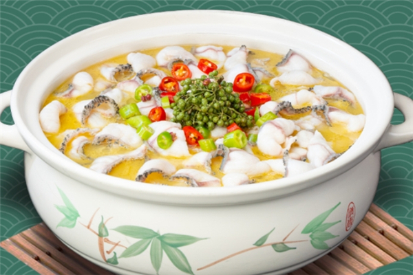 鱼米香伴酸菜鱼米饭