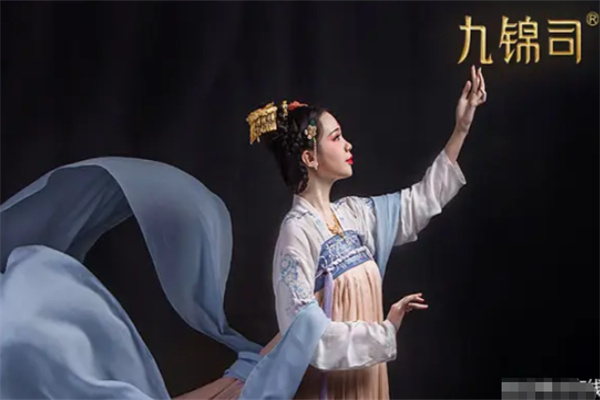 九锦司汉服