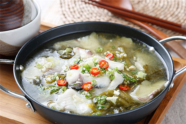 小小爱吃酸菜鱼