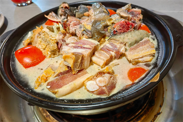 丽江腊排骨火锅