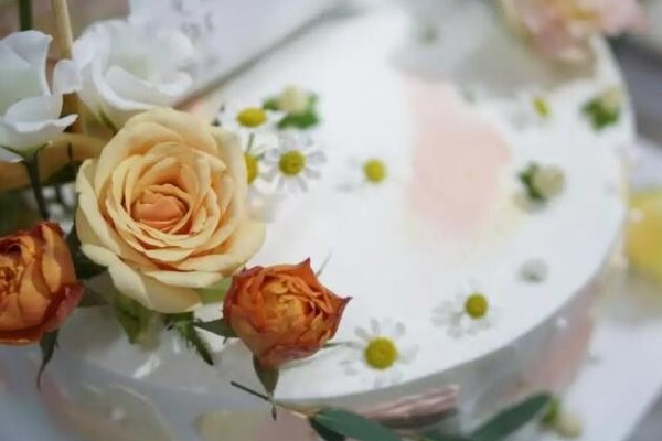 鲜花烘焙一体店
