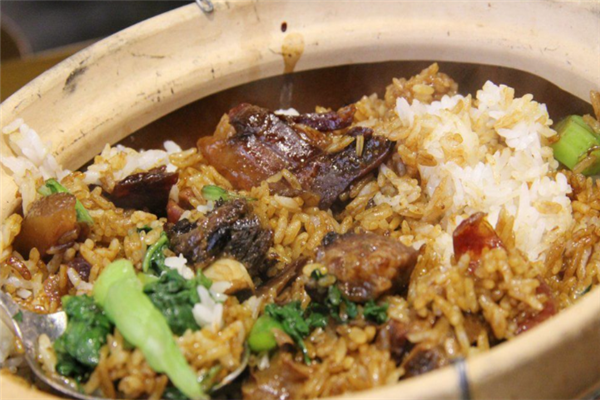 小萨广东煲仔饭