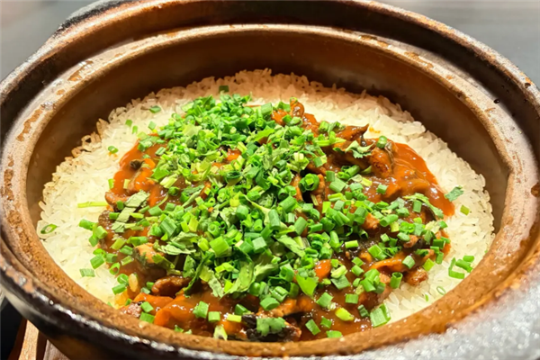 苗寨稻香煲仔饭