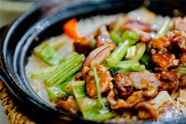 年陡煲仔饭