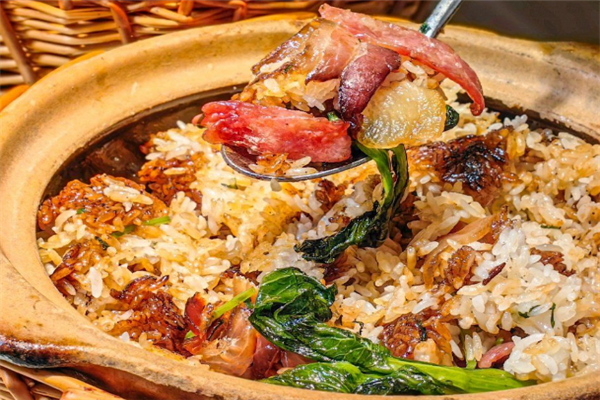 红闷鸡煲仔饭