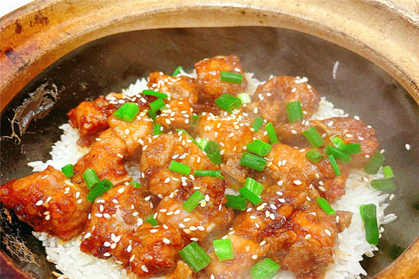 红闷鸡煲仔饭