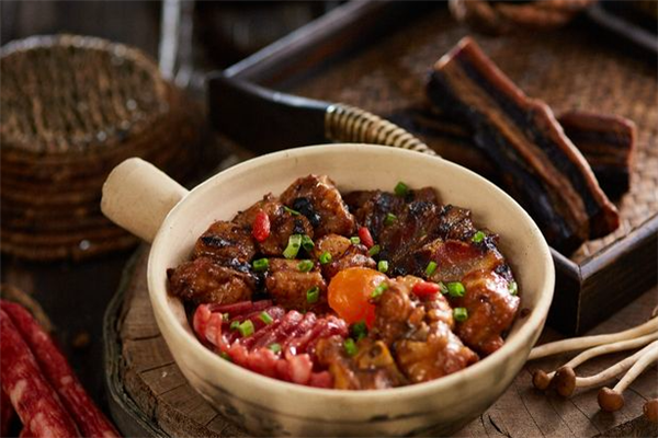 伙荣煲仔饭 伙荣煲仔饭