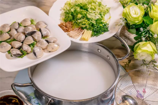 卢记粥道粥底火锅