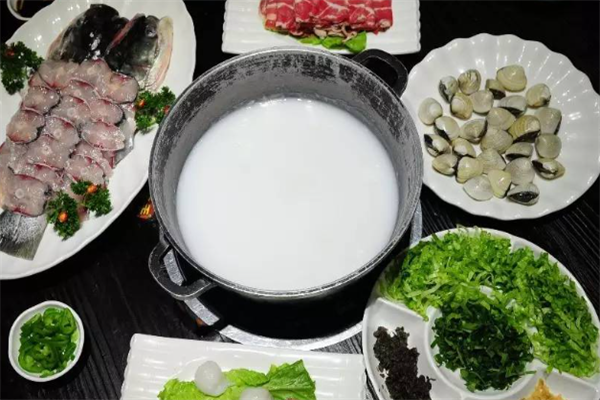 卢记粥道粥底火锅