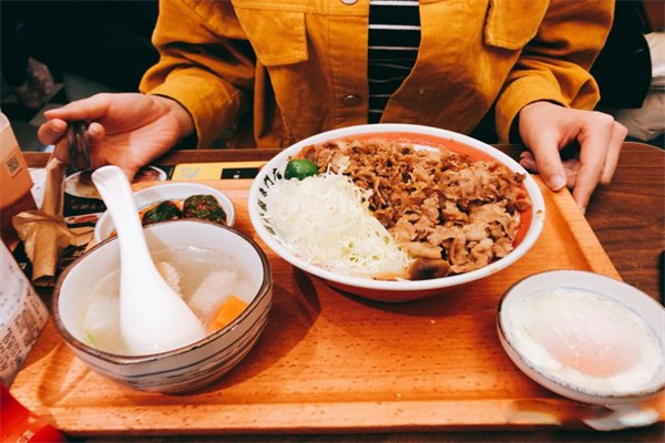 耿大叔擂椒盖码饭