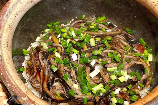 金手指煲仔饭 金手指煲仔饭
