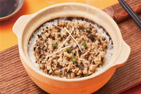 一煲万物煲仔饭