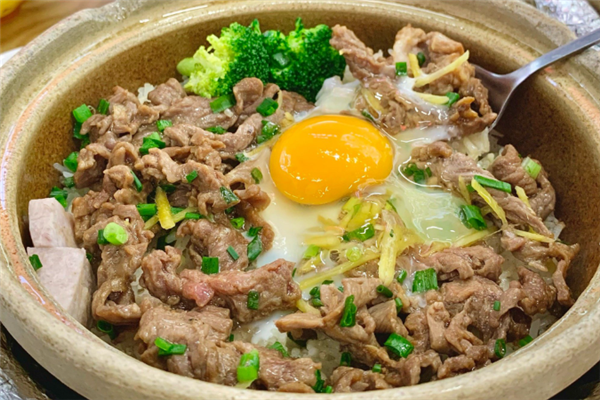 金手指煲仔饭 金手指煲仔饭