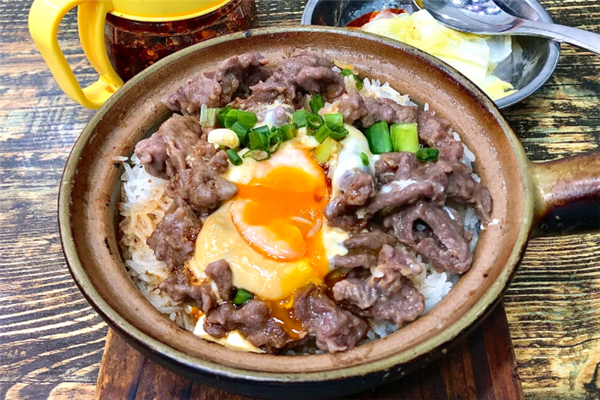 满顺达广式烧腊煲仔饭 满顺达广式烧腊煲仔饭