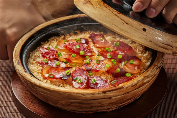 嘉鸿记煲仔饭 嘉鸿记煲仔饭